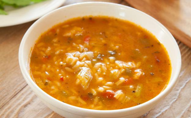 Sopa de arroz con pollo picante