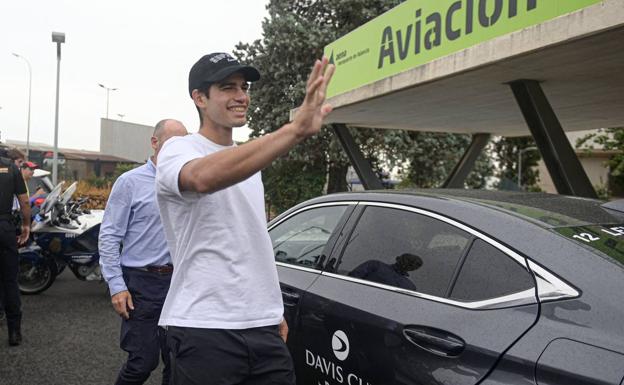 Carlos Alcaraz centra todas las miradas a su llegada a Valencia: «Sería un sueño ganar la Copa Davis con España»