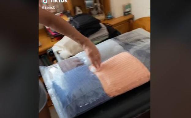 El truco de una madre para hacer la maleta de su hija se vuelve viral en TikTok