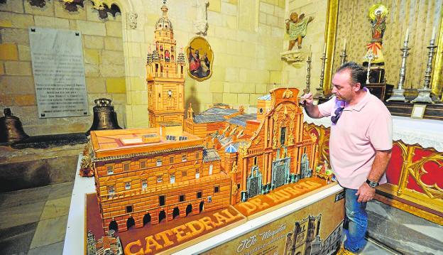 Más de mil horas de trabajo para reproducir la Catedral de Murcia