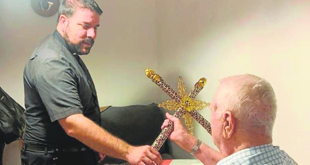 La cruz del Balate llega a las casas de los enfermos en Mula