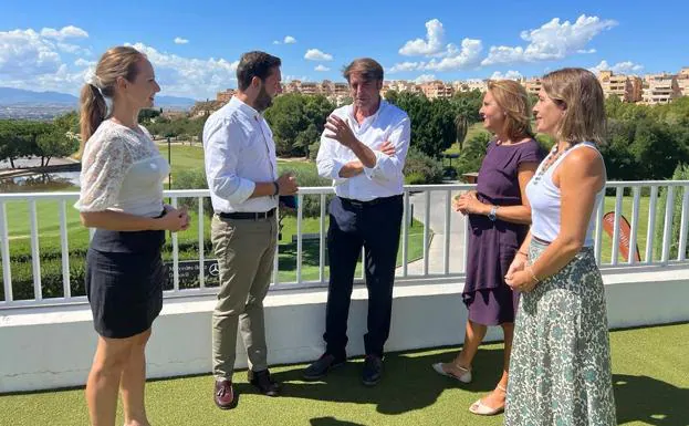 Meeting with the golf sector.  From left to right, the manager of Aegolf in the Region of Murcia, Regina Oleynikova;  the general director of Itrem, Juan Francisco Martínez;  the president of Aegolf of the Region of Murcia, Joaquín Medina;  the head of the Itrem promotion office, Mar Martínez;  and the golf product technician from the Itrem promotion office, Esther García. 