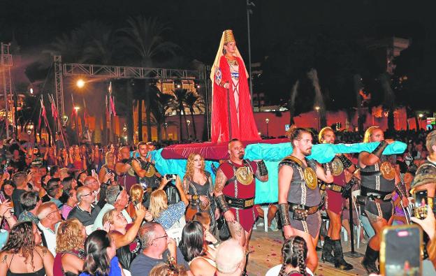 Aníbal e Himilce se unen junto al mar