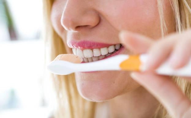 Descubre cada cuánto tiempo debes cambiar tu cepillo de dientes por uno nuevo