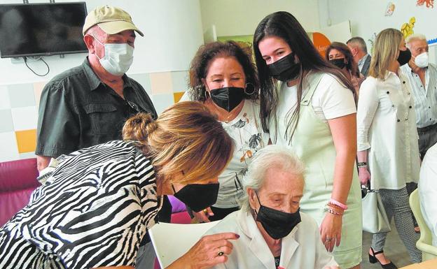 Familiares de personas con alzhéimer: «Temo que un día mi madre no me conozca»