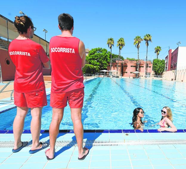 Aumentan casi un 60% los usuarios de las piscinas municipales de Murcia