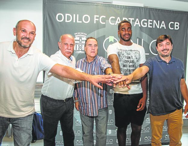 El nuevo proyecto del Cebé se presenta ante su afición esta noche en el Palacio