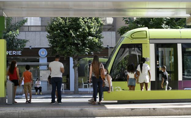 «Me encanta moverme en autobús por Murcia; me ahorro todo el jaleo del tráfico y aparcar»