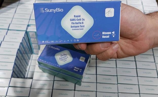 Las farmacias de la Región de Murcia comienzan a recibir los test combinados de Covid y gripe