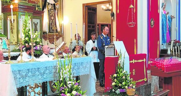 La AGA une lazos con la Hermandad del Carmen en Mula