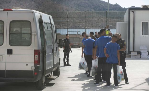 Interceptan nueve pateras con 87 inmigrantes en Cartagena