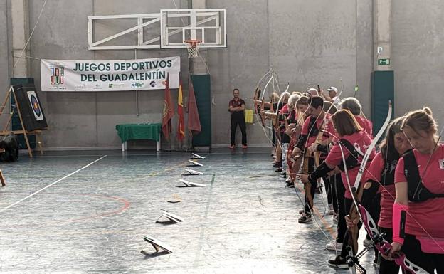 La I Concentración nacional de tiro con arco 'Flechas rosas' congrega a una veintena de mujeres en San José