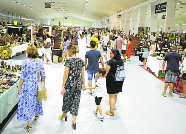 La feria de antigüedades de Torre Pacheco cumple 19 años con más de 14.000 visitantes