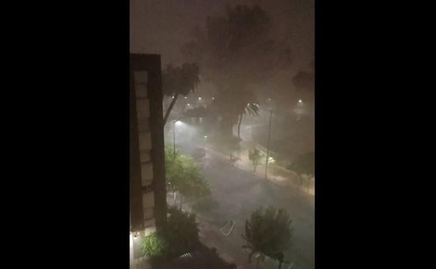 Las fuertes lluvias azotan Murcia durante la madrugada