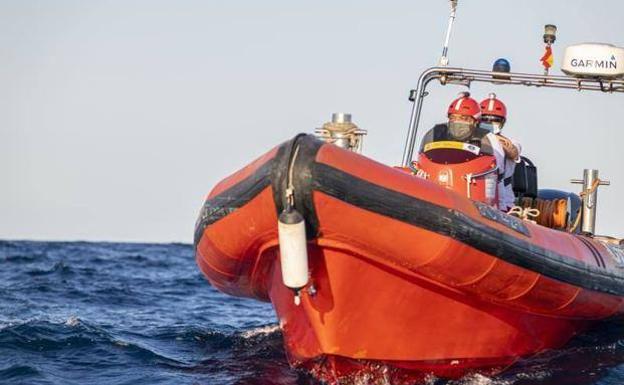 Un barco pesquero rescata a otro inmigrante naufragado en San Pedro del Pinatar