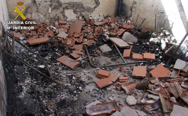 Detienen a dos menores por incendiar en varias ocasiones una vivienda en Campos del Río