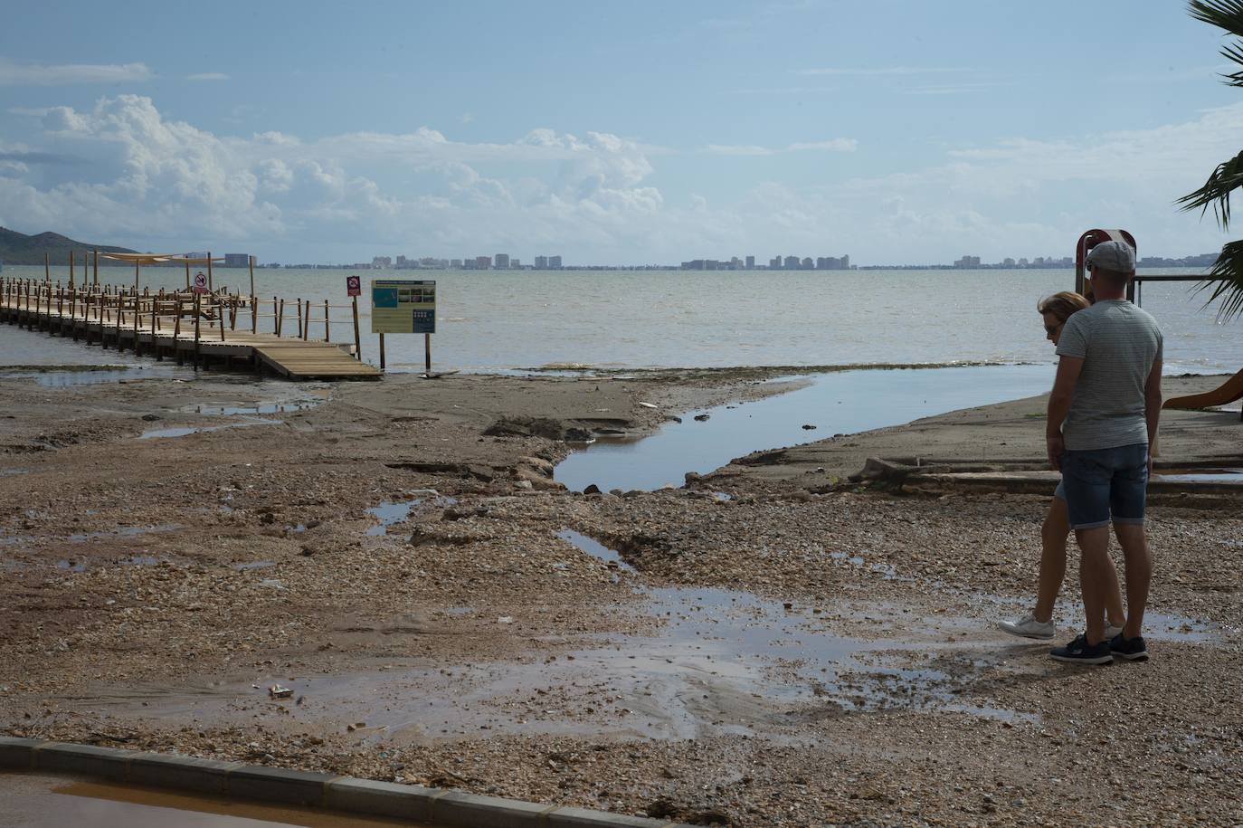 Escorrentías por las intensas lluvias en Los Urrutias