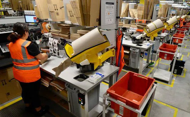 Amazon’s robotic logistics center in Murcia celebrates its first year of activity with more than 1,000 employees