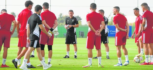 El Real Murcia busca su primer triunfo en casa ante un Logroñés que va como un tiro