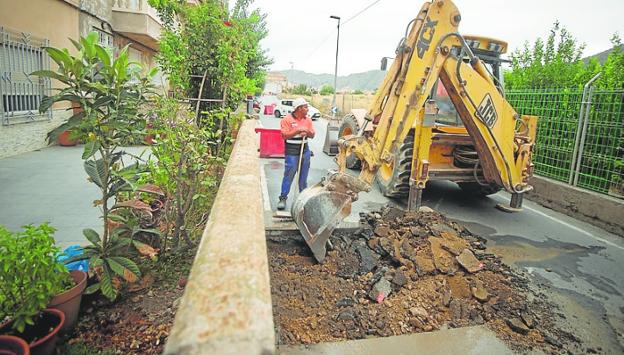 Otros 135 imbornales mejoran el drenaje en barrios y pedanías de Murcia