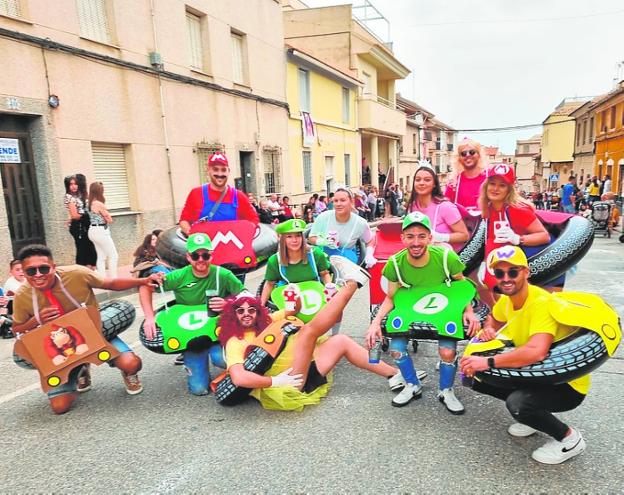 Las peñas de Bullas desafían a la tormenta