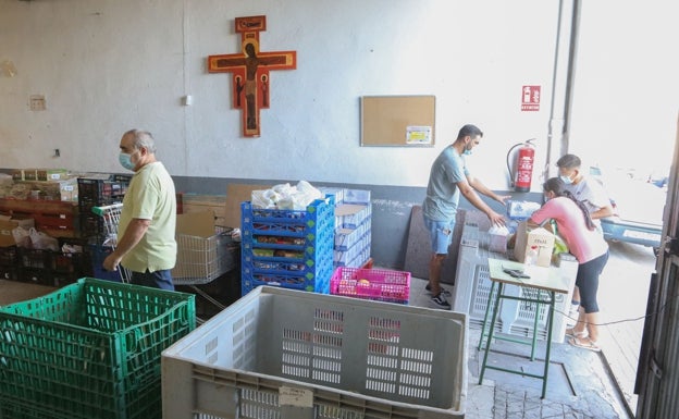 Lorca inyecta 40.000 euros a Cáritas para distribuir comida entre los necesitados