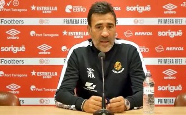 Raül Agné, bajo presión ante el Real Murcia tras la derrota contra el Eldense