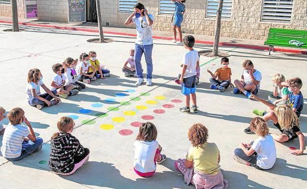 Cuándo está permitido y cuándo no grabar a los alumnos en los centros educativos