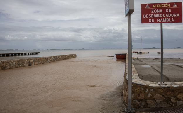 Las lluvias obligan a desalojar varias aulas prefabricadas de tres centros educativos de Los Alcázares