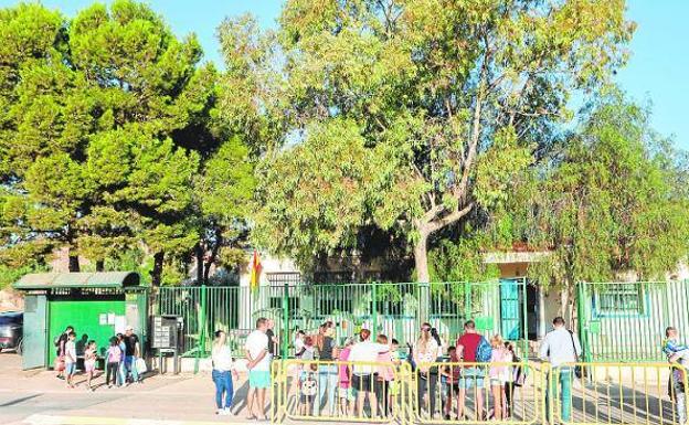 Acuerdo para que los alumnos de La Campana regresen a clase