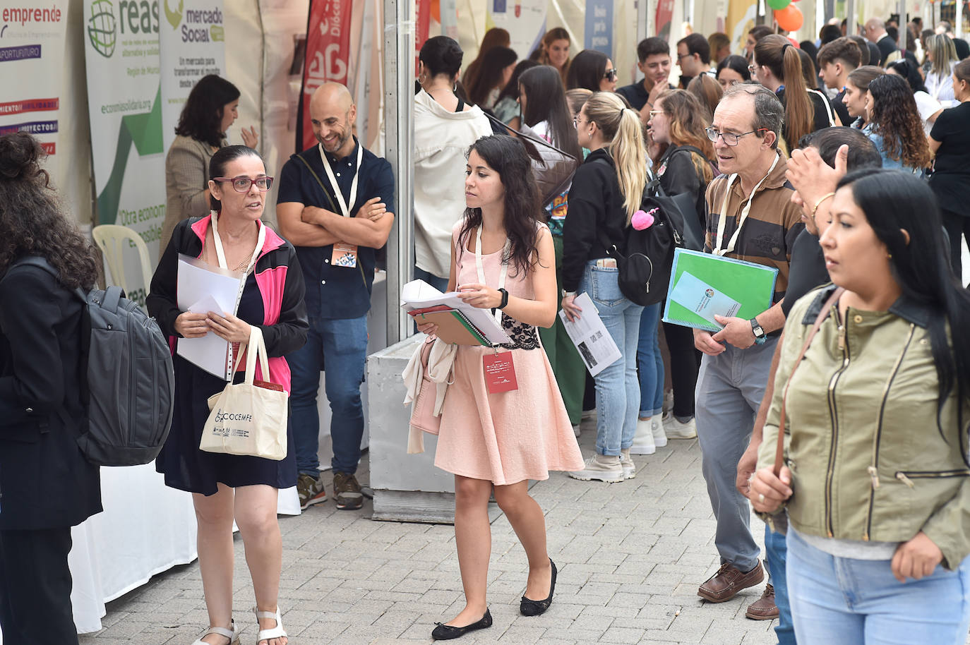 La Feria de Empleo de Murcia atrae a cientos de personas