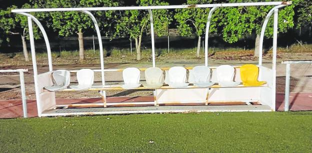 Quejas por el mal estado del campo municipal de Casillas-Monteagudo