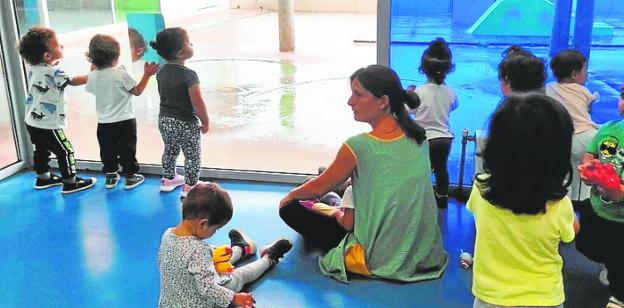 Clamor por el posible cierre de la escuela infantil de Los Pescadores en San Pedro