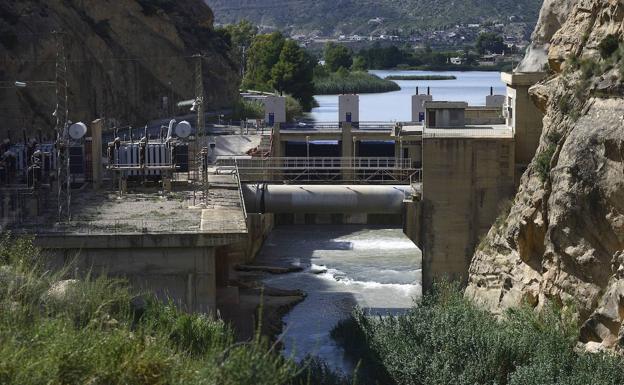 Un trasvase de agua desalada al interior