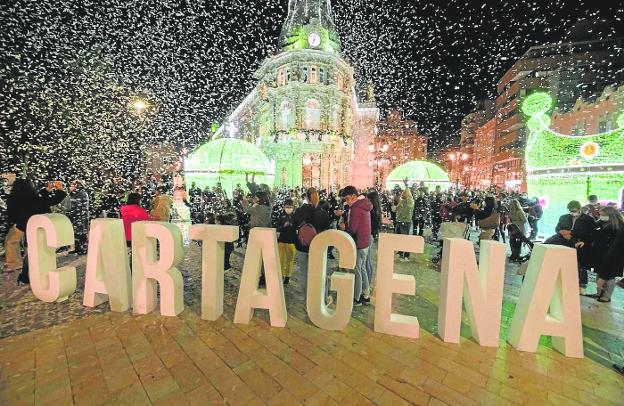Las luces navideñas adornarán más calles en Cartagena a partir del 2 de diciembre y hasta medianoche