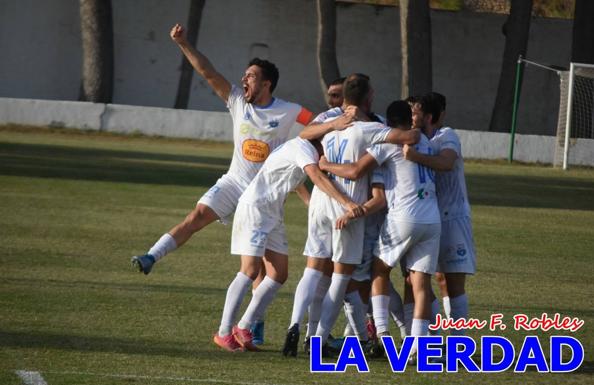 El Caravaca logra su primera victoria en casa frente al Racing de Murcia