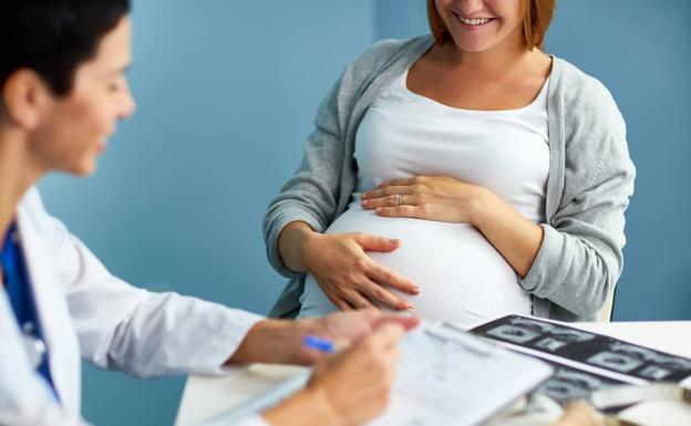 Quirónsalud Murcia ofrece un nuevo servicio para inscribir el nacimiento del bebé desde el hospital