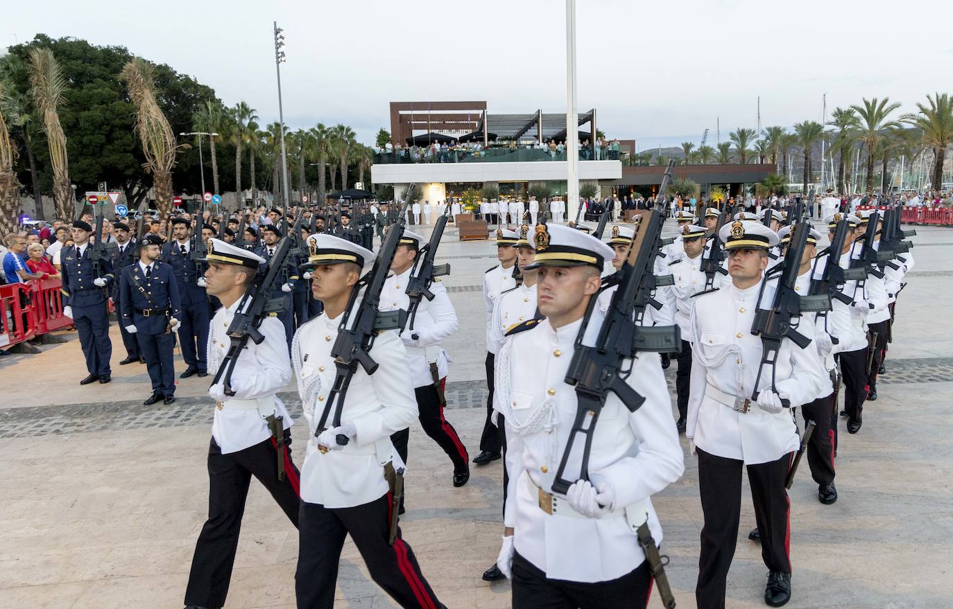 Arriado de la Bandera en Cartagena por la Fiesta Nacional