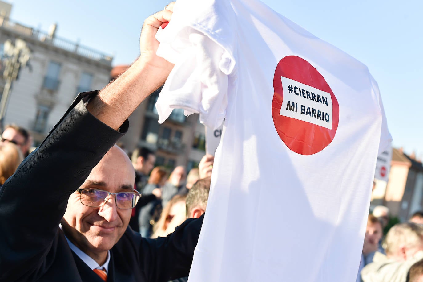 Protesta de vecinos y comerciantes del barrio del Carmen de Murcia, en imágenes