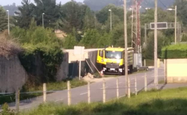 Expedientan a un bombero que usó un camión oficial para llenar una piscina