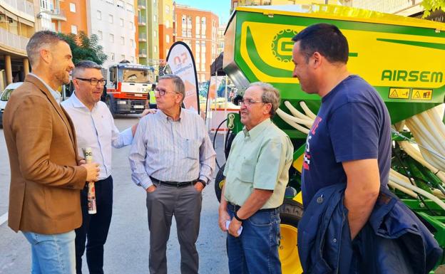 Más de 300 vehículos se exponen en la Feria de Automoción y Maquinaria Agrícola de Caravaca