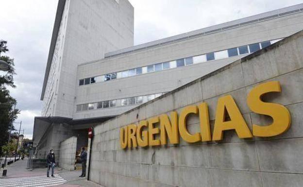 Trasladan al hospital Reina Sofía a un hombre de 36 años tras volcar su vehículo en Murcia