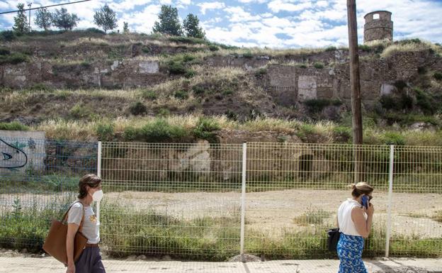 La Coordinadora del Molinete avisa a la Unesco de la «degradación» de los restos del cerro de Cartagena