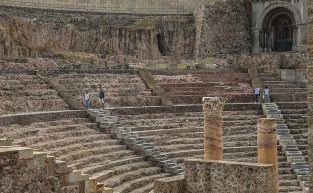 El Teatro Romano de Cartagena abrirá el puente de Todos los Santos con rutas y visitas teatralizadas