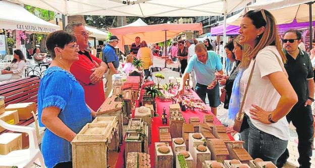Éxito de asistencia en el mercadillo tradicional de Águilas