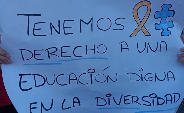 Convocan 32 concentraciones para exigir más auxiliares técnicos educativos en la Región de Murcia