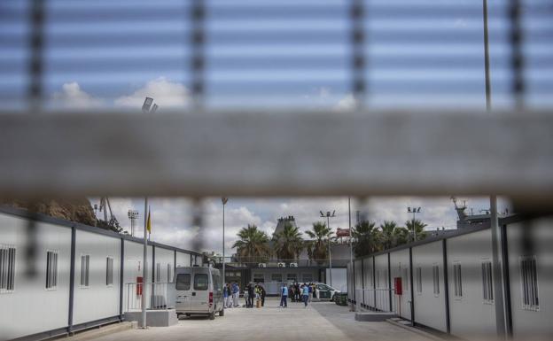 El PP pide acelerar el traslado del CATE y medios para los policías que lo atienden