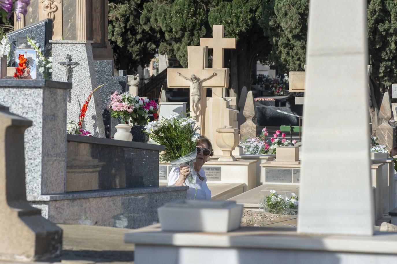 Visitas a los cementerios de Cartagena en el día de Todos los Santos