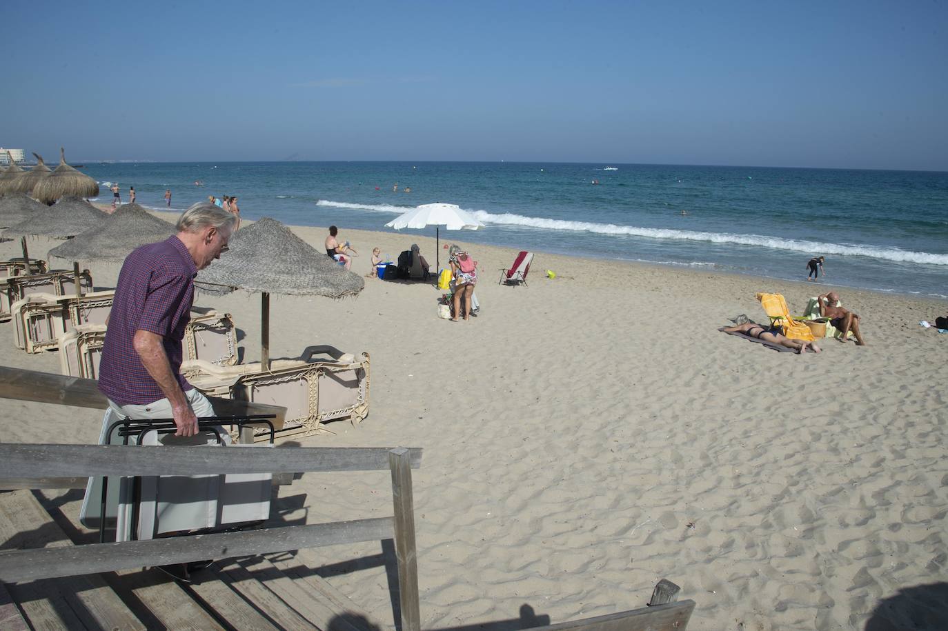 El puente de Todos los Santos se despide con las playas llenas por las altas temperaturas
