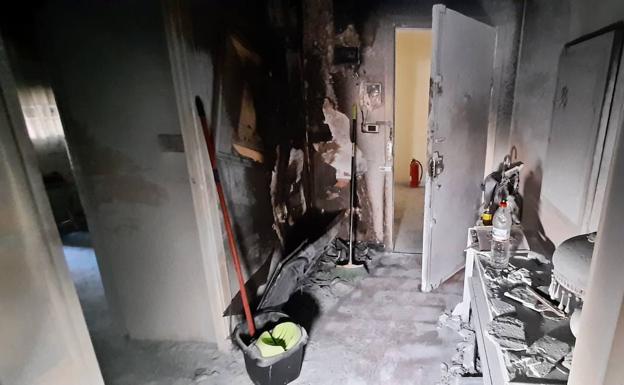 Un incendio en una vivienda de Murcia deja diez heridos, uno de ellos por quemaduras